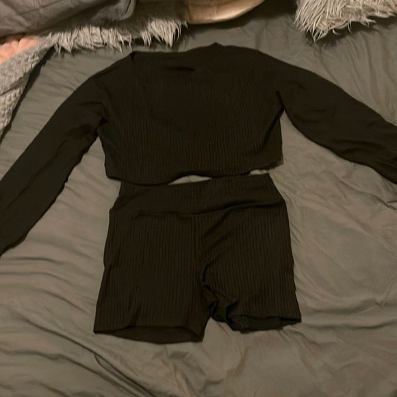 BLACK TWO PIECE SET